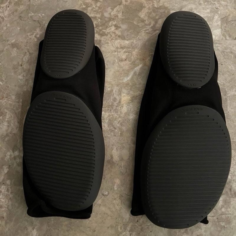 Yeezy Pods Black Size 2 (Mens 8-11) Brand New